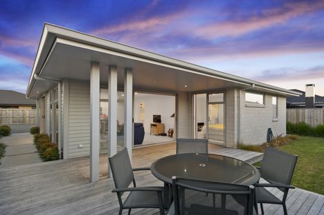 Photo of property in 16 Cassinia Close, Papamoa Beach, Papamoa, 3118