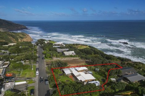 Photo of property in 5 Ngatira Road, Muriwai, Waimauku, 0881