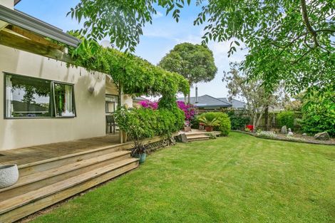 Photo of property in 2 Royal Heights, Glen Avon, New Plymouth, 4312