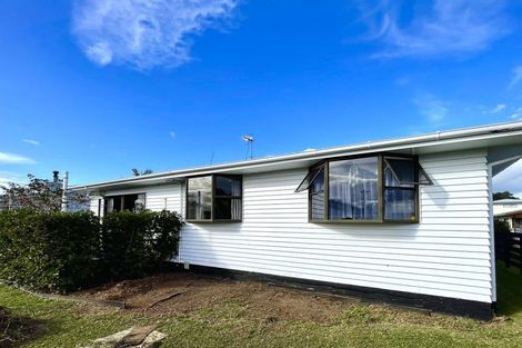 Photo of property in 35 Queen Road, Bellevue, Tauranga, 3110