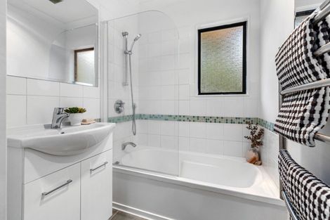 Photo of property in 2 Peppertree Way, Brookfield, Tauranga, 3110