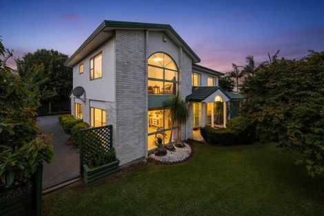 Photo of property in 16 Cumbrian Place, Conifer Grove, Takanini, 2112