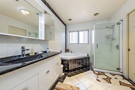 Photo of property in 2/6 Chieftain Rise, Goodwood Heights, Auckland, 2105