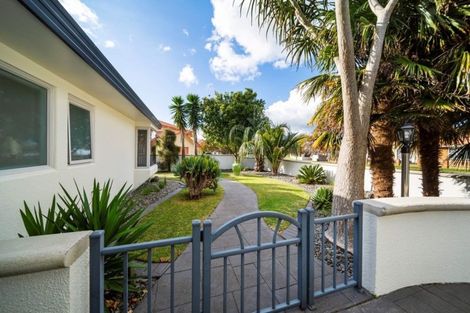 Photo of property in 12 Shelter Grove, Frankleigh Park, New Plymouth, 4310