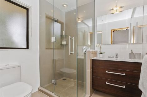 Photo of property in 411 Waitakere Road, Taupaki, Henderson, 0782