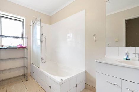 Photo of property in 12 Rock Daisy Crescent, Mangere, Auckland, 2022