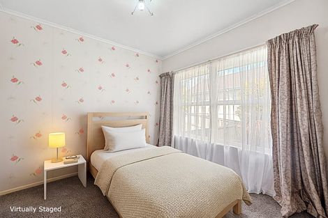 Photo of property in 2/619 Beach Road, Rothesay Bay, Auckland, 0630