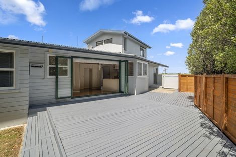 Photo of property in 20 Ingle Avenue, Waipahihi, Taupo, 3330