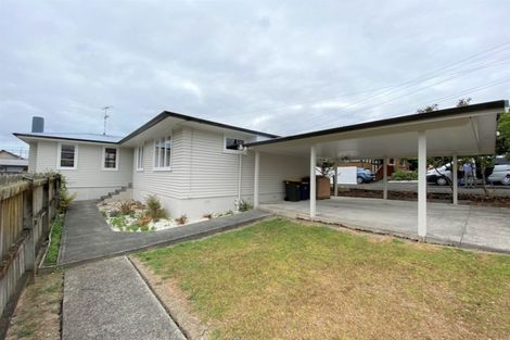 Photo of property in 4 Harding Avenue, Te Atatu South, Auckland, 0610