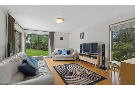 Photo of property in 24 Deverell Place, Northcross, Auckland, 0632