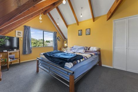 Photo of property in 28 Heathcote Place, Fitzherbert, Palmerston North, 4410