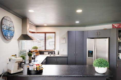 Photo of property in 12 Walnut Grove, Kelvin Grove, Palmerston North, 4414