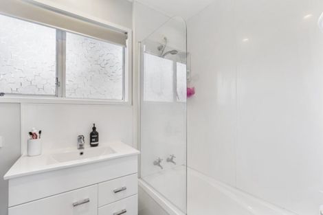 Photo of property in 37b Salisbury Road, Birkdale, Auckland, 0626