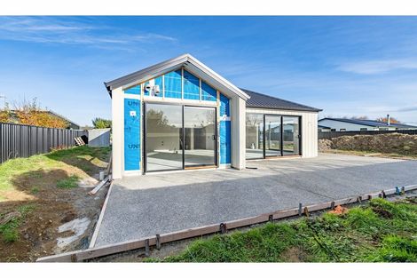 Photo of property in 8 Barker Place, Waikiwi, Invercargill, 9810