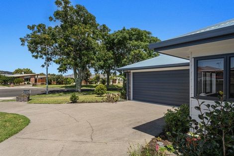 Photo of property in 21 Edgewater Grove, Whakatane, 3120