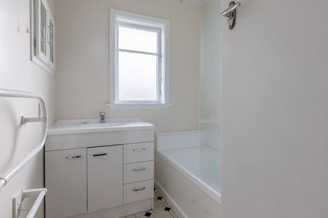 Photo of property in 12 Woburn Street, Waipukurau, 4200