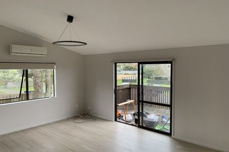 Photo of property in 8 Kayle Glen, West Harbour, Auckland, 0618