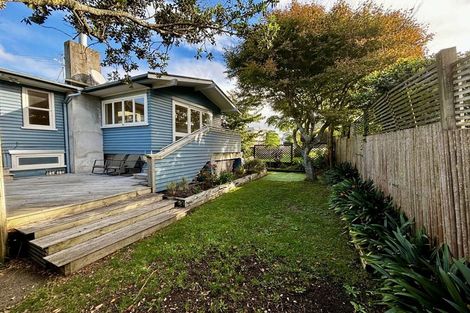 Photo of property in 28a Old Lake Road, Narrow Neck, Auckland, 0624
