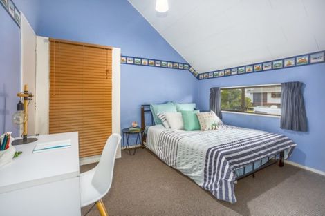 Photo of property in 23 Rembrandt Avenue, Tawa, Wellington, 5028