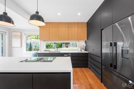 Photo of property in 34 Miromiro Road, Normandale, Lower Hutt, 5010