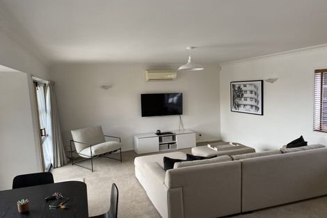 Photo of property in 2/26 Kitchener Road, Takapuna, Auckland, 0620