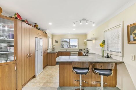 Photo of property in 19 Black Teal Close, Unsworth Heights, Auckland, 0632