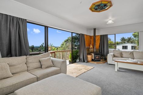 Photo of property in 1069 Scenic Drive North, Swanson, Auckland, 0816