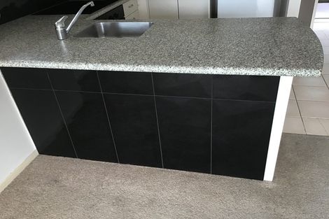 Photo of property in 1d/20 Ian Marwick Place, Birkenhead, Auckland, 0626