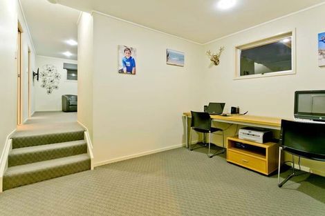 Photo of property in 5 Mowbray Place, Sunnynook, Auckland, 0620