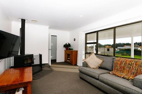 Photo of property in 77120a State Highway 2, Dannevirke, 4977