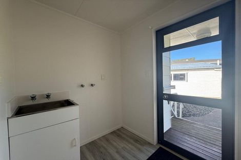 Photo of property in 2 Seaway Road, Clarks Beach, 2122