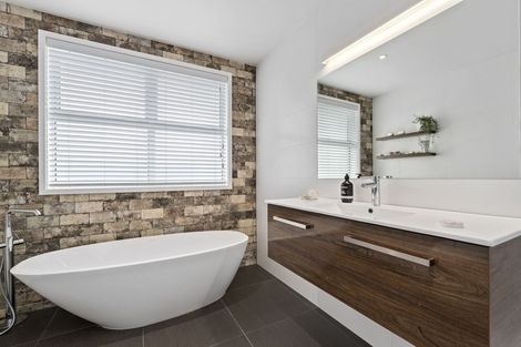 Photo of property in 1/467 Beach Road, Murrays Bay, Auckland, 0630