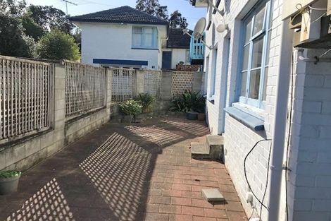 Photo of property in 4/12 Waiohua Road, Greenlane, Auckland, 1061