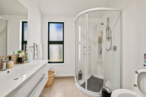 Photo of property in 3f Honeyfield Drive, Whalers Gate, New Plymouth, 4310