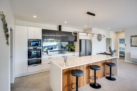 Photo of property in 91 Oak Road, Poraiti, Napier, 4112