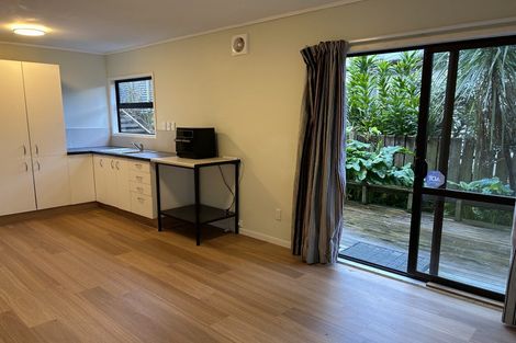 Photo of property in 11 John Bracken Way, Beach Haven, Auckland, 0626