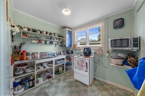 Photo of property in 41 Hutchinson Avenue, New Lynn, Auckland, 0600