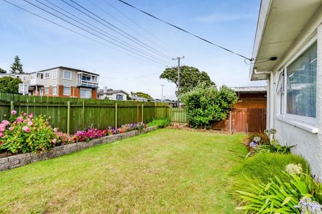 Photo of property in 54 Young Street, New Plymouth, 4310