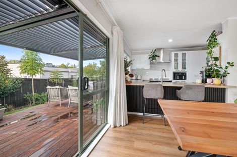 Photo of property in 1/2 Langton Road, Stanmore Bay, Whangaparaoa, 0932