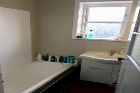 Photo of property in 13 Massey Avenue, Greenlane, Auckland, 1061