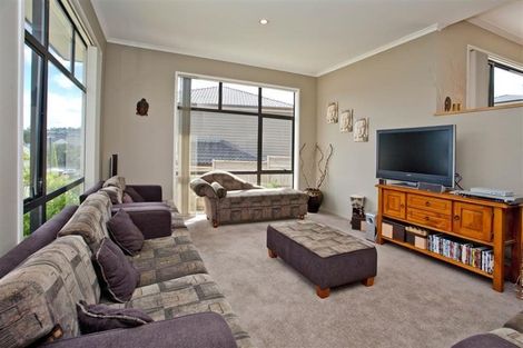 Photo of property in 29 Canyon Drive, Oteha, Auckland, 0632