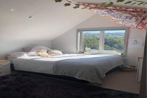 Photo of property in 16 Cavalry Close, Crofton Downs, Wellington, 6035