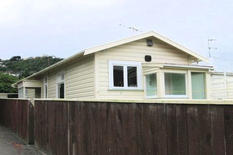 Photo of property in 87 Stanley Street, Berhampore, Wellington, 6023