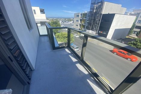 Photo of property in 2b/10 Crummer Road, Grey Lynn, Auckland, 1021