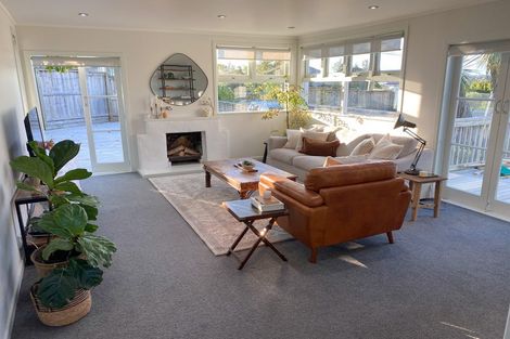 Photo of property in 1/49 Verran Road, Birkenhead, Auckland, 0626