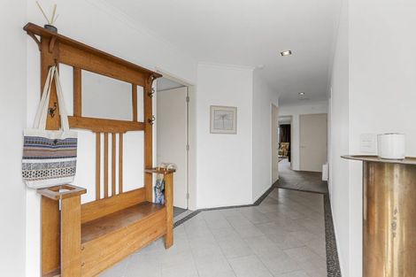 Photo of property in 29 Johnstone Drive, Fitzherbert, Palmerston North, 4410