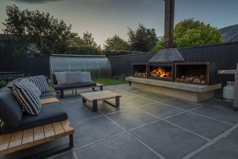 Photo of property in 2 Jenkins Place, Arrowtown, 9302