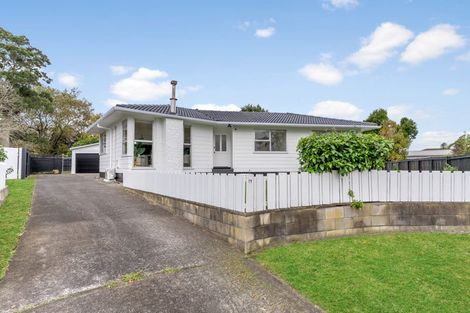 Photo of property in 17 Nan Place, Pakuranga Heights, Auckland, 2010