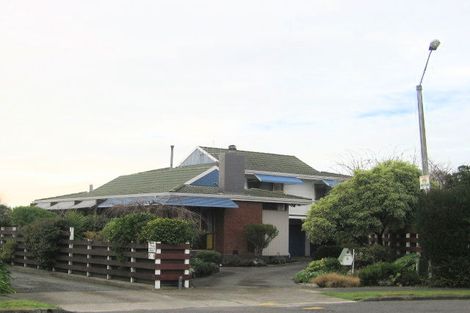 Photo of property in 12 Corwen Place, Mayfair, Hastings, 4122