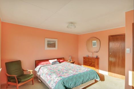 Photo of property in 19 Marine Parade South, Foxton Beach, Foxton, 4815